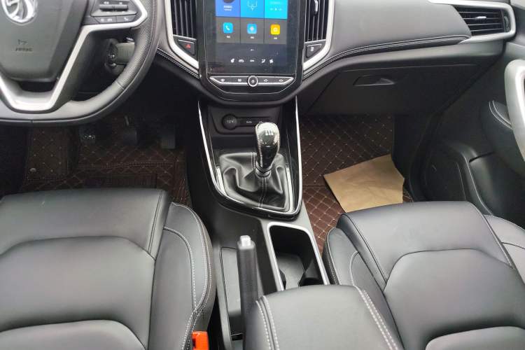 Used Baojun 530 2021 Global Car Anniversary Edition 1.5T Manual Prestige Model 6 Seats