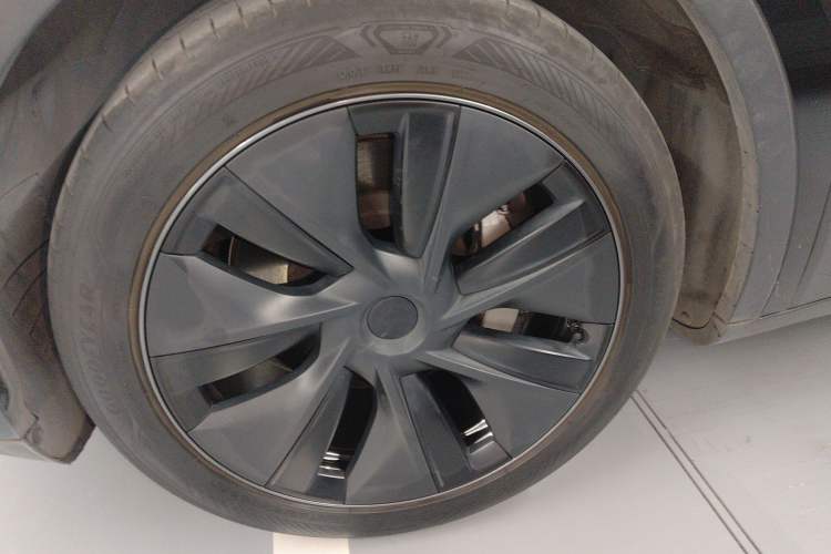 Used Tesla Model Y 2023 Rear-Wheel-Drive Version
