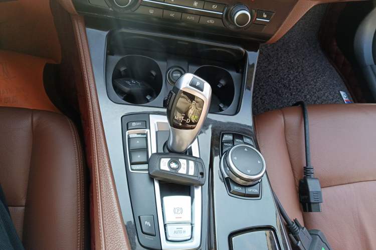 Used BMW 5 Series 2014 525Li Leading Model
