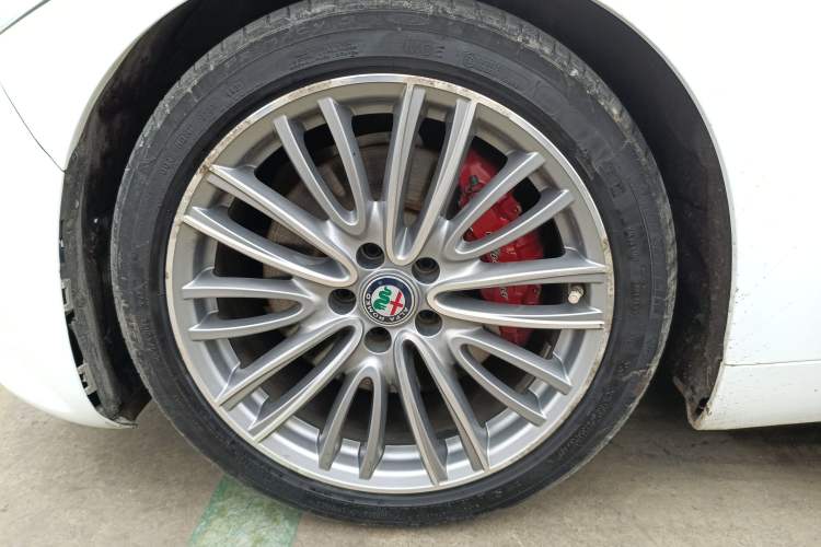 Used Alfa Romeo Giulia 2017 2.0T 280HP Luxury Edition
