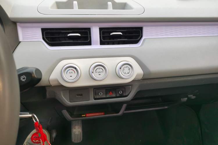 Used Chery QQ Ice Cream 2022 170km Sundae Phosphate Lithium-Ion
