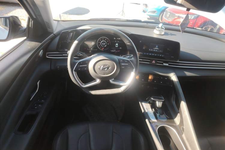 Used Hyundai Elantra 2022 1.5L CVT LUX Prestige Edition