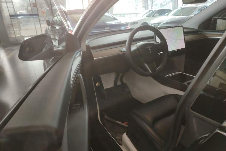 Used Tesla Model Y 2021 Long-Range All-Wheel-Drive Version