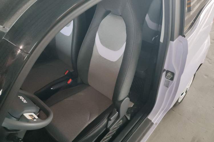 Used Chery QQ Ice Cream 2022 170km Sundae Phosphate Lithium-Ion
