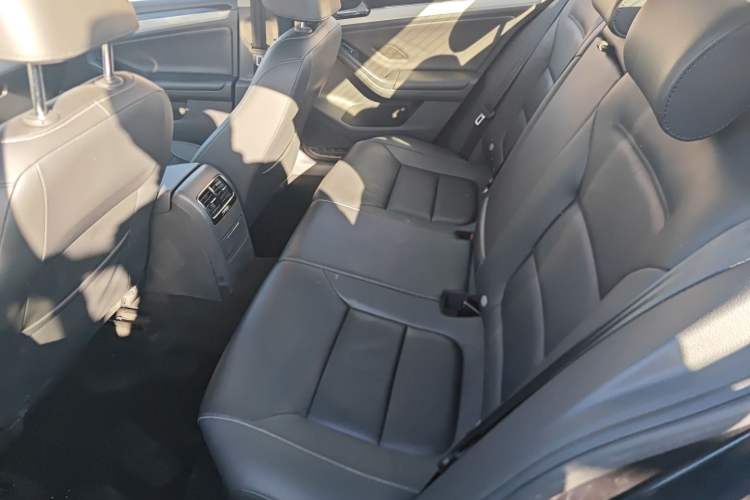 Used Volkswagen Sagitar 2015 1.6L Manual Comfort Model