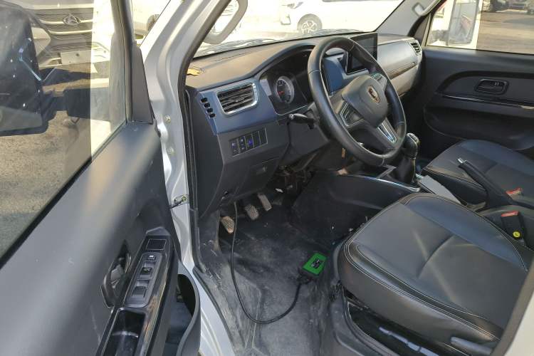 Used Jinbei Gold Card S6 2023 1.6L Manual Double-Cab Standard Version with 3.0-Meter Cargo Bed SWD16MS