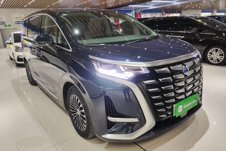 Used Denza D9 2022 DM-i 1040 Prestige Model
