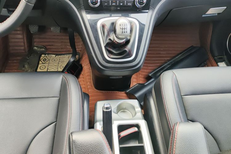 Used Haval H6 2016 Upgraded Model 1.5T Manual Two-Wheel Drive Elite Version
