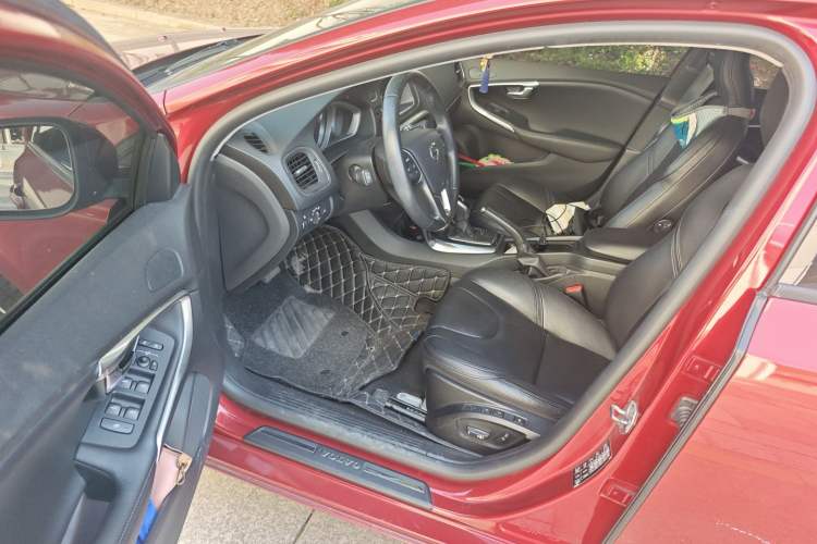 Used Volvo V40 2017 T3 Zhiyi Edition