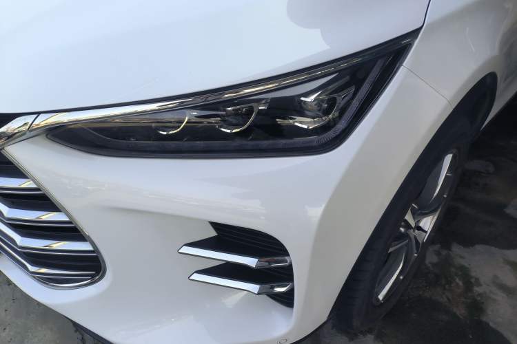 Used BYD Tang New Energy 2018 DM 2.0T All-Wheel Drive Smart Connectivity Luxury Model 7 Seats China V Emission Standard