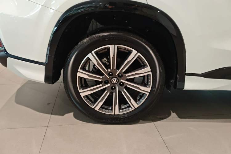 Used Changan CS75 PLUS 2024 3rd Generation Champion Edition 2.0T Intelligent Drive Performance Model
