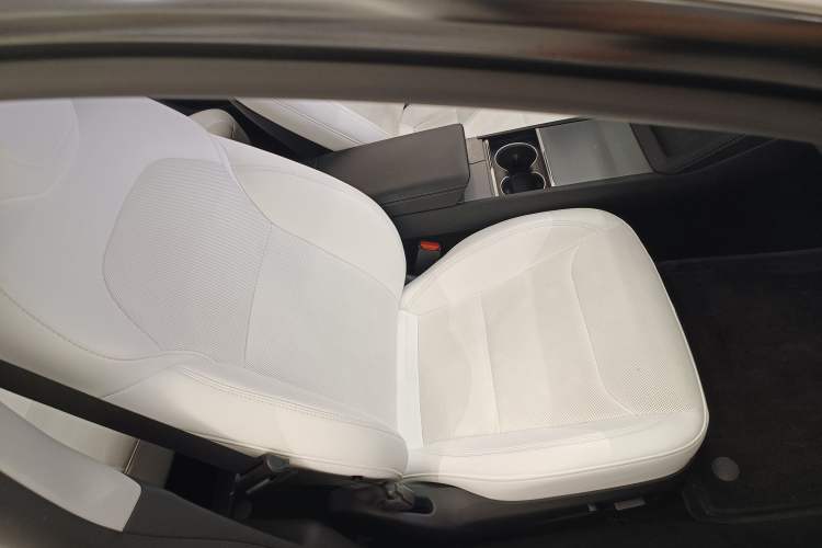 Used Tesla Model 3 2023 Rear-Wheel-Drive Version
