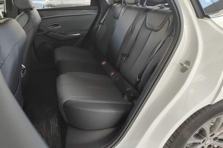 Used BYD Qin L 2025 DM-i Smart Drive 80KM Leading Model
