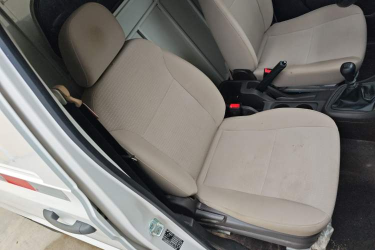 Used Wuling Hongguang V 2022 1.5L Jingqu Edition Enclosed-Window Vehicle with Hydraulic Power Steering LAR
