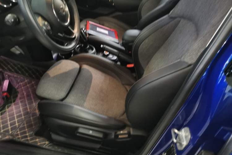 Used  MINI 2019 1.5T COOPER Classic Edition Five-Door Version
