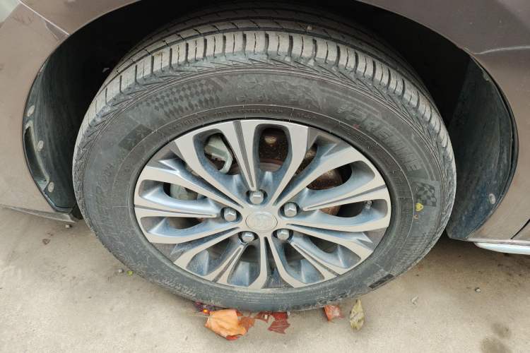 Used Buick GL8 2023 Land Executive Class Comfort Model
