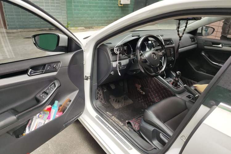 Used Volkswagen Sagitar 2018 1.6L Manual Comfort Model