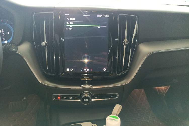 Used Volvo XC60 2025 B5 4x4 Smart Luxury Edition