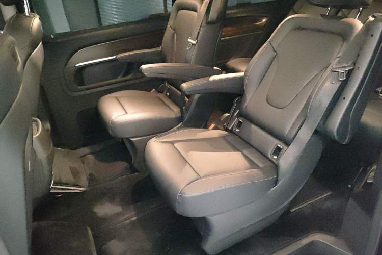 Used Mercedes-Benz V-Class 2021 V 260 Avantgarde Edition
