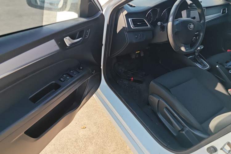 Used Bestune B30 2016 1.6L Automatic 10th Anniversary Edition
