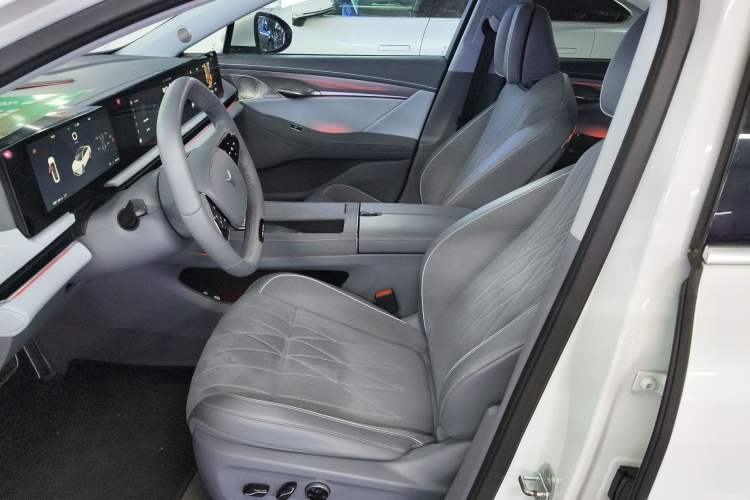 Used VOYAH PASSION 2023 Four-Wheel Drive Standard Edition
