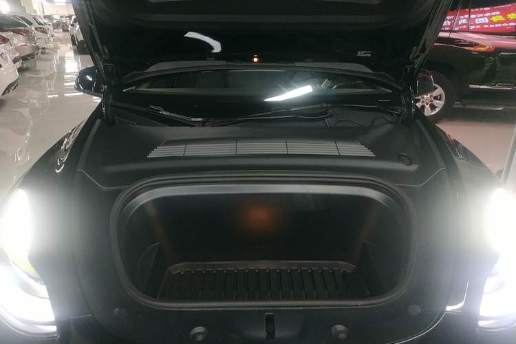 Used Tesla Model Y 2022 Long-Range All-Wheel-Drive Version