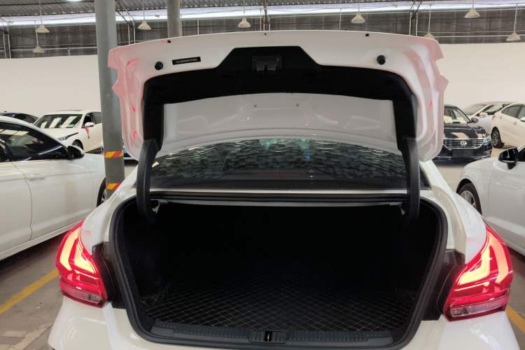 Used MG 5 Scorpio 2022 1.5T Trophy Sport Luxurious Edition
