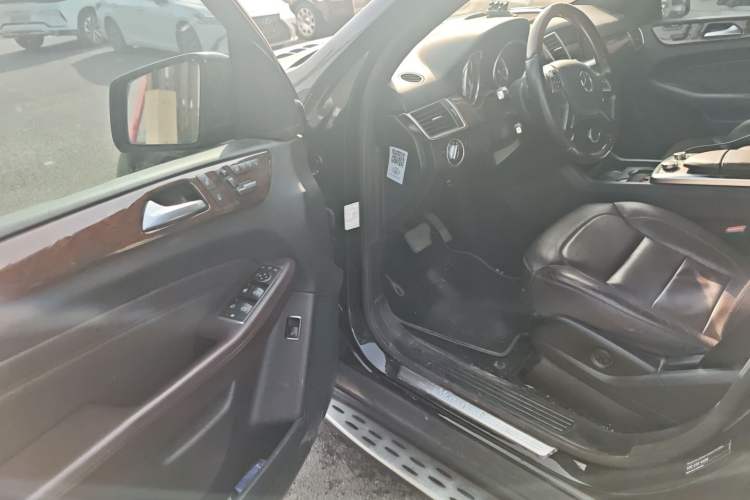 Used Mercedes-Benz M-Class 2014 ML 400 4MATIC Luxury Model
