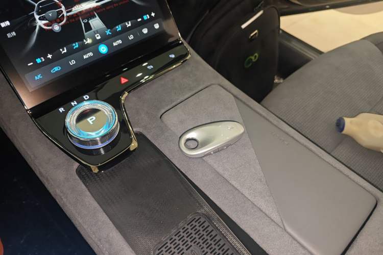 Used VOYAH PASSION 2024 PHEV Four-Wheel Drive Ultra-Long Range Flagship Model
