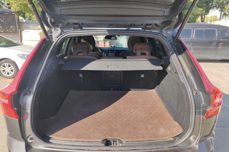 Used Volvo XC60 2022 B5 4x4 Zhiyi Luxury Edition
