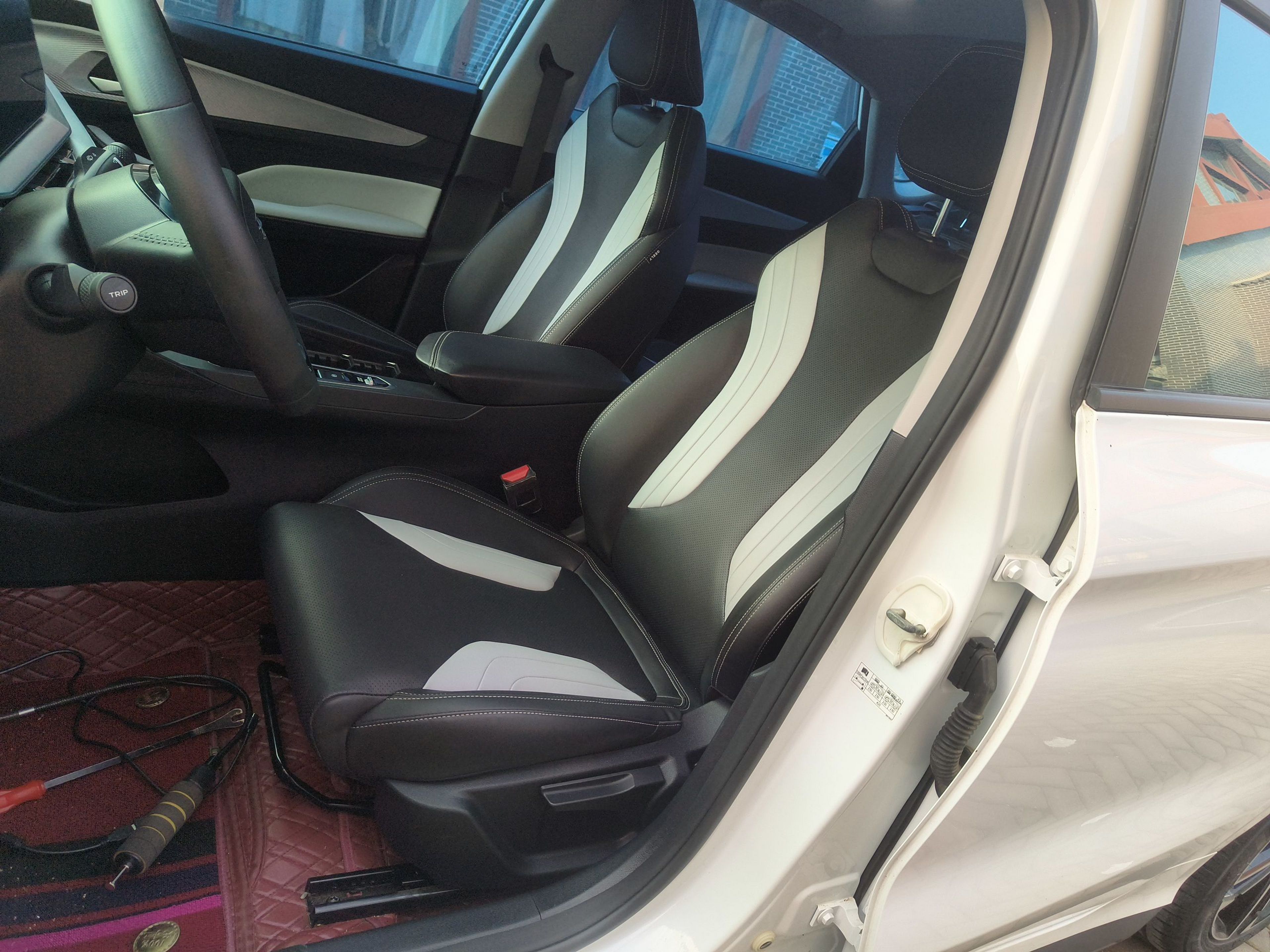 Переднее сиденье в автомобиле