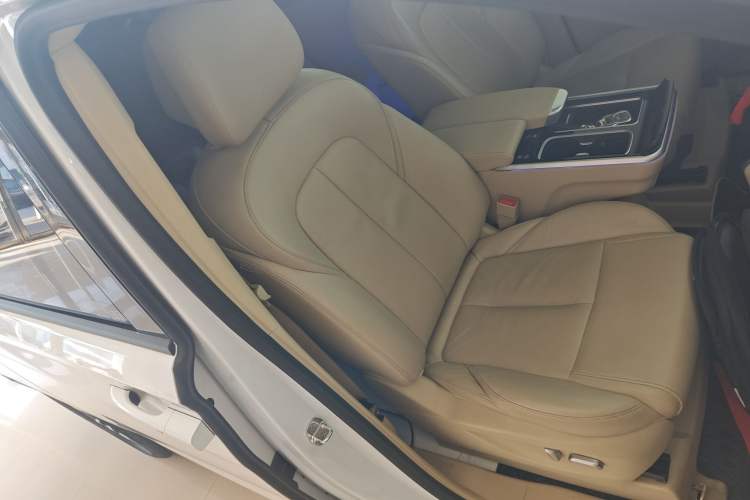 Used Buick GL8 2023 ES Lu Zun Deluxe Model
