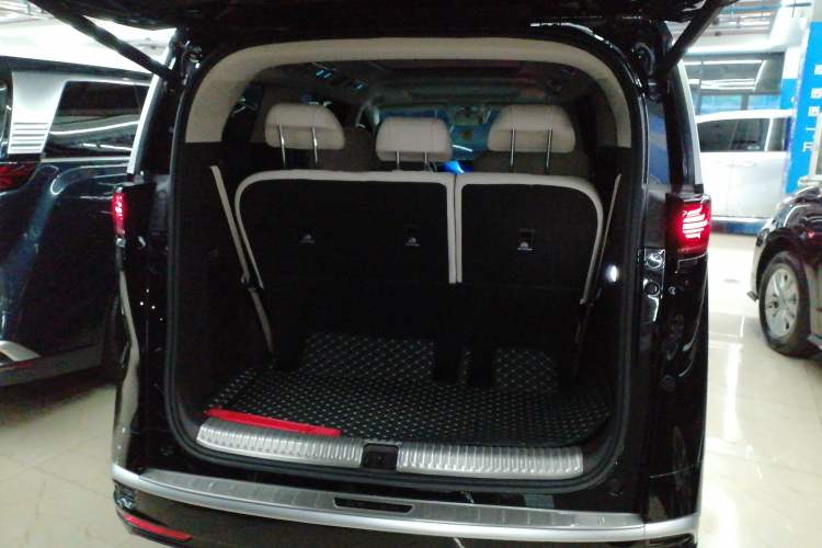 Used Denza D9 2025 DM-i Smart Drive 1020 Four-Wheel Drive Deluxe Model
