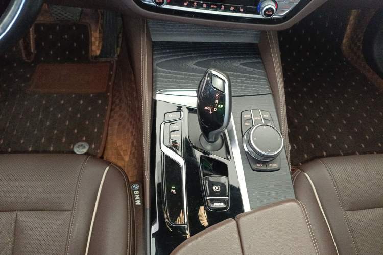 Used BMW 5 Series 2021 Facelifted 530Li Leading Edition M Sport Package
