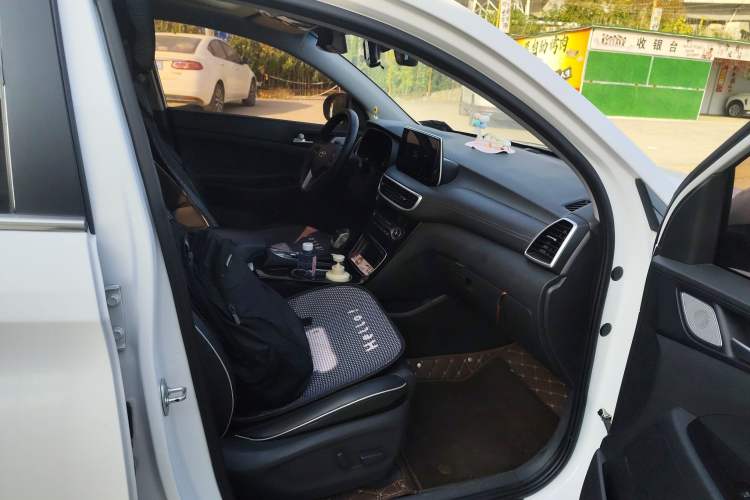 Used Hyundai Tucson 2019 280TGDi Dual-Clutch Two-Wheel Drive Smart Connect Version China V Standard
