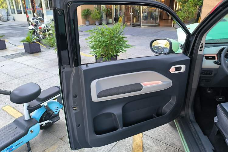 Used Chery QQ Ice Cream 2022 120km Conical Shape Lithium Iron Phosphate
