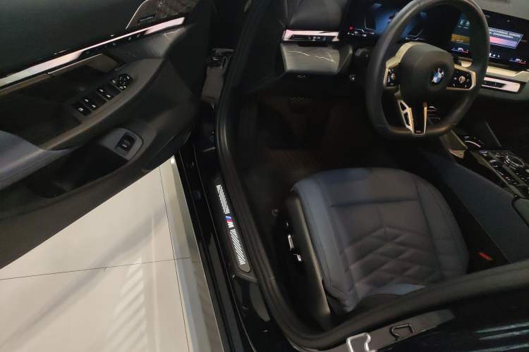 Used BMW 5 Series 2025 530Li Luxury Edition M Sport Package
