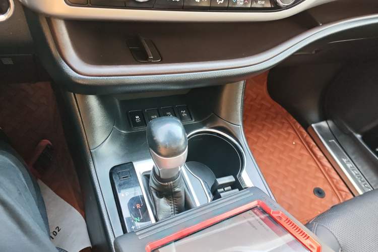 Used Toyota Highlander 2018 2.0T Four-Wheel Drive Prestige Version 7 Seats China V Emission Standard
