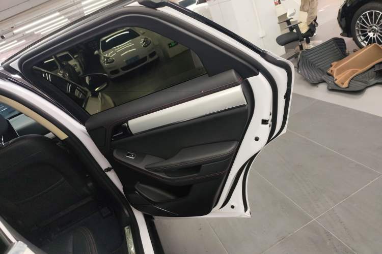 Used BYD Tang New Energy 2020 DM 2.0T Dual-Engine All-Wheel Drive Prestige 7-Seater China VI Standard
