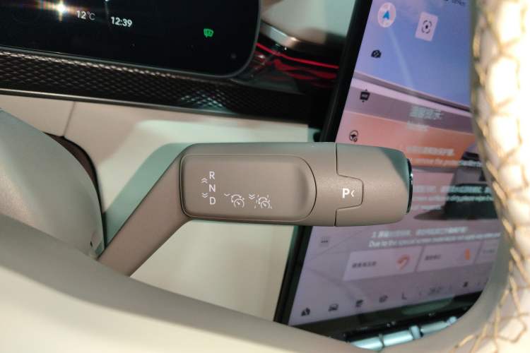 Used Zeekr 7X 2025 100 kWh Long-Range Rear-Wheel Drive with Intelligent Driving Features
