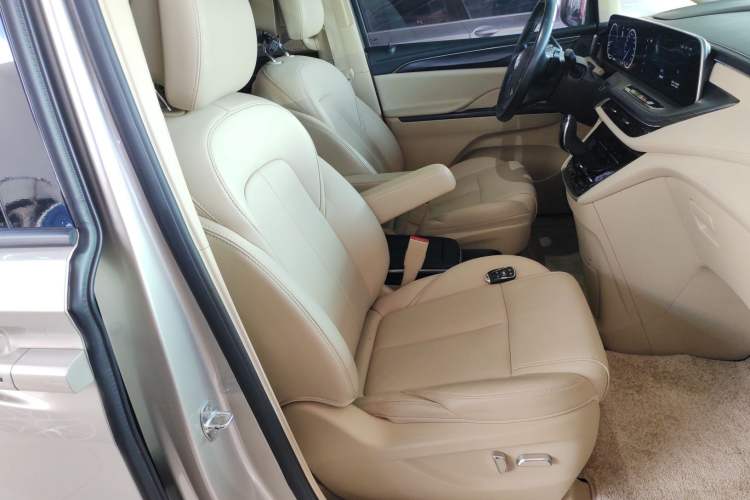 Used Buick GL8 2022 ES Landtrek 653T Luxury Edition