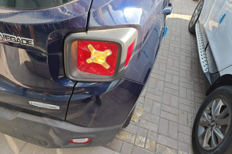 Used  Renegade 2018 Connected Large Screen Version 180T Automatic High-Energy Edition