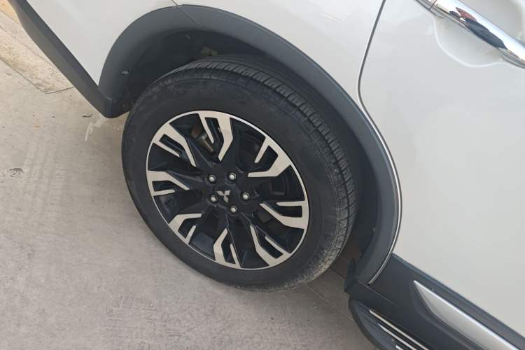 Used Mitsubishi Outlander 2019 2.4L 4x4 Zhi Xiang Edition 5 Seats China VI Standard