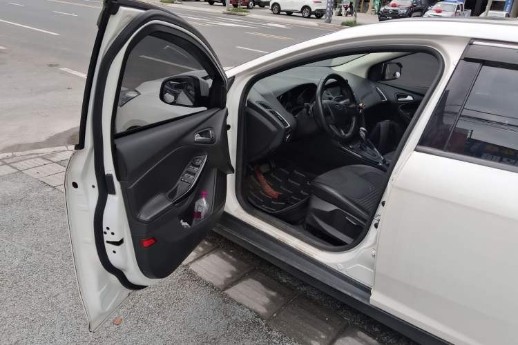 Used Ford Focus 2017 Hatchback 1.6L Automatic Fashion Edition Smart Drive Version