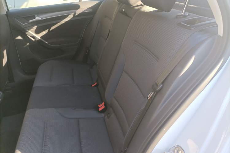 Used Volkswagen Golf 2017 1.6L Automatic Comfort Million-Vehicle Anniversary Edition
