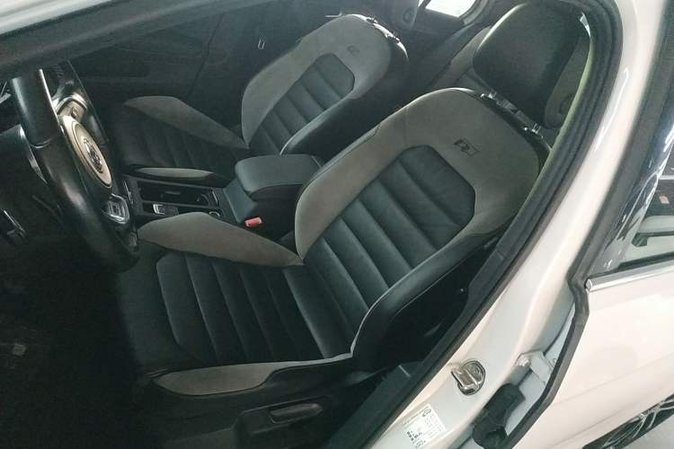 Used Volkswagen Golf 2016 1.4TSI Automatic R-Line
