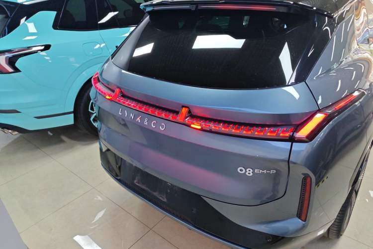 Used Lynk & Co 08 EM-P 2025 220 km All-Wheel-Drive Performance Halo
