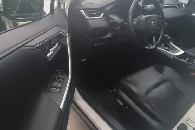 Used Toyota Wildlander 2023 Dual-Motor 2.5L E-CVT Four-Wheel Drive Prestige Edition
