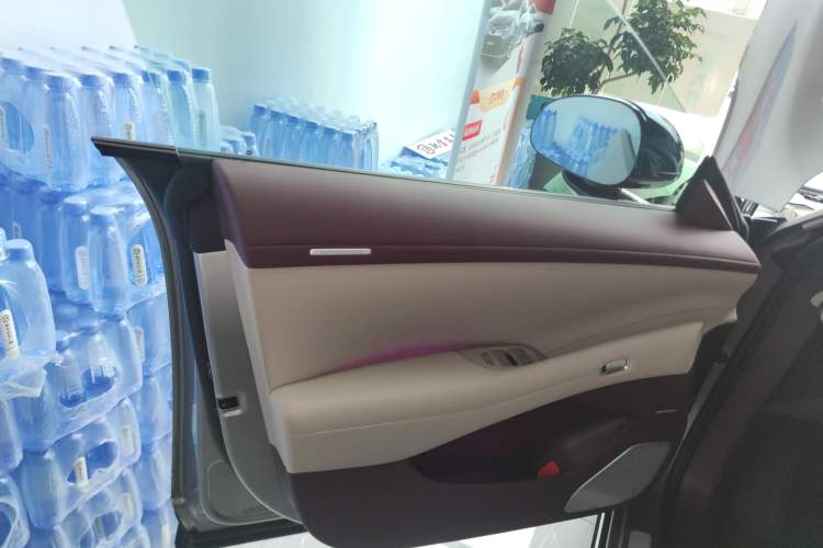 Used  YU7 2025 Ultra-Long Range All-Wheel Drive Pro Version
