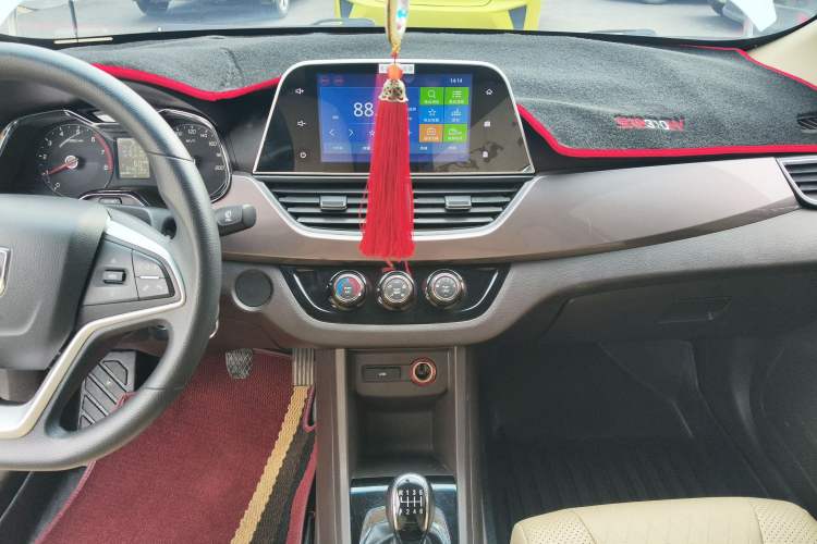 Used Baojun 310W 2017 1.5L Manual Fashion Model China V
